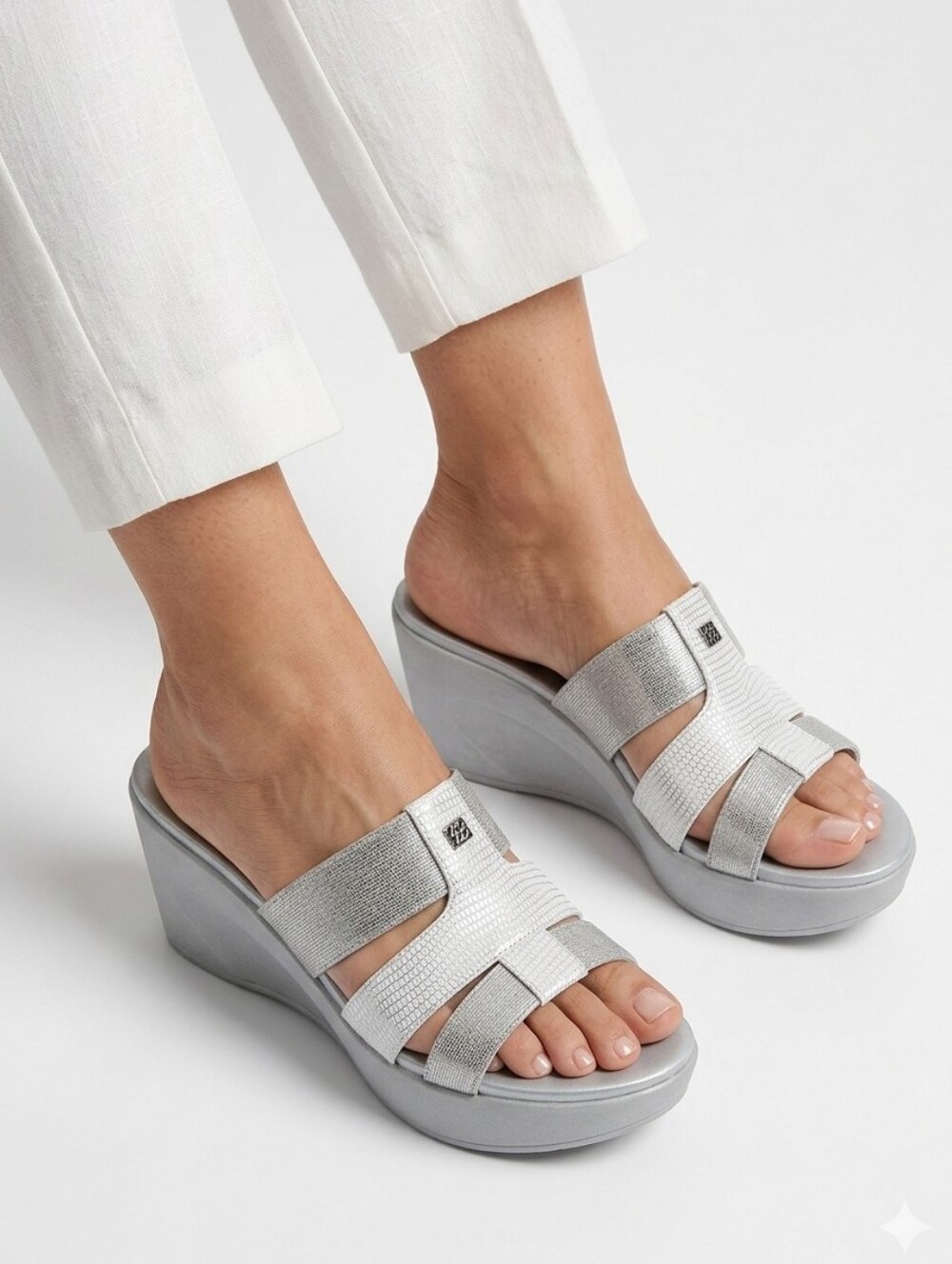 Bandolino Women's Silver Wedge Slides Sandals size 7.5